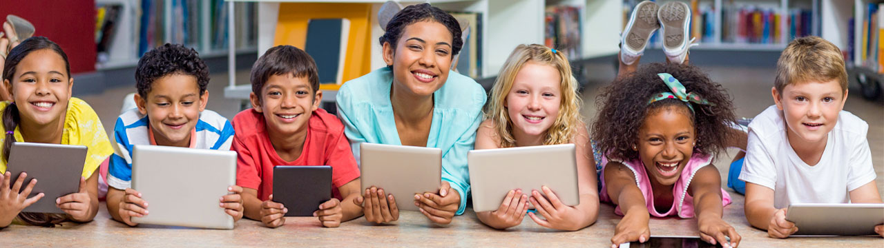 Technische Geräte für die Schule Schulklasse mit Tablets