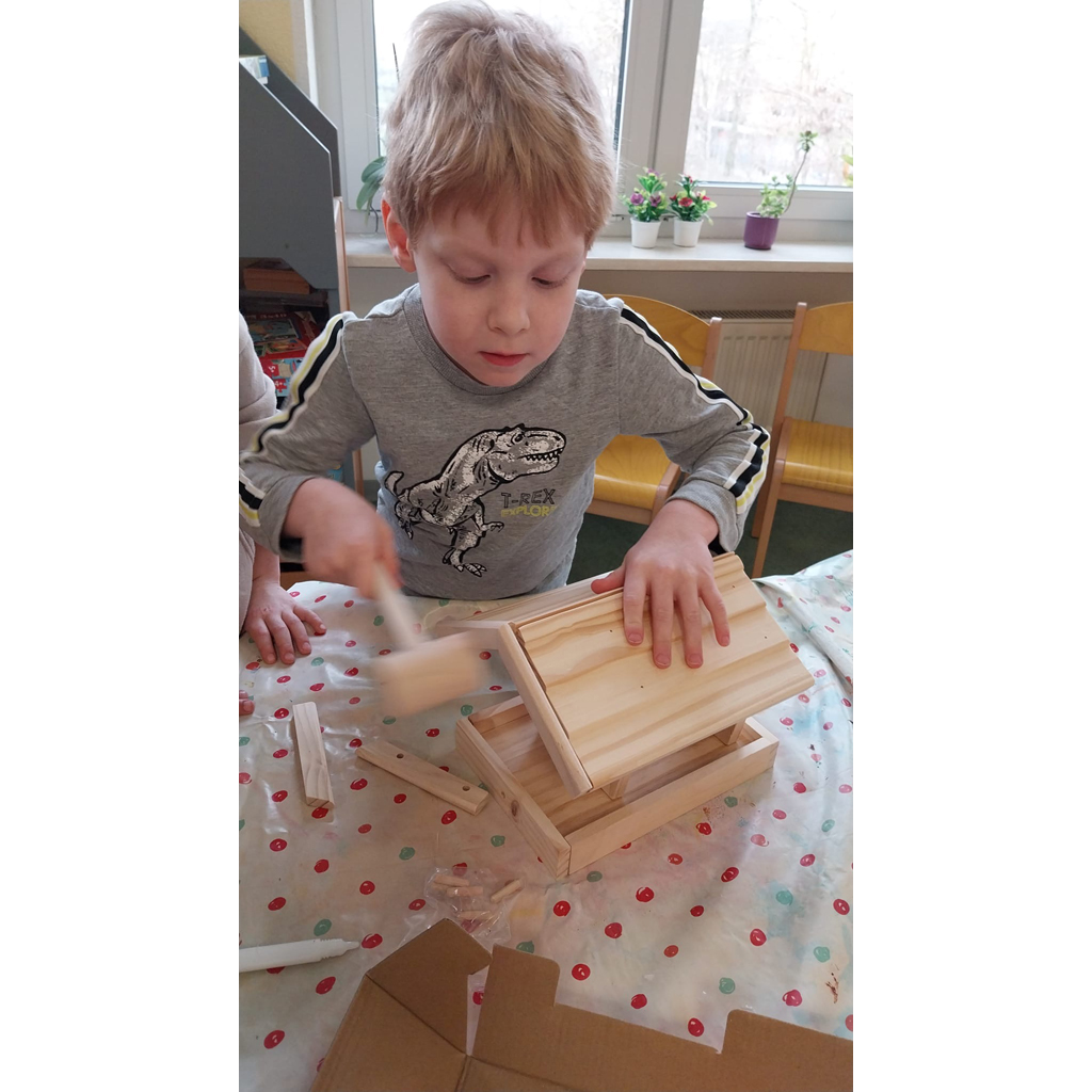 Futterhaus für Vögel – Holz-Bausatz für Kinder Futterhaus für Vögel – Holz-Bausatz für Kinder