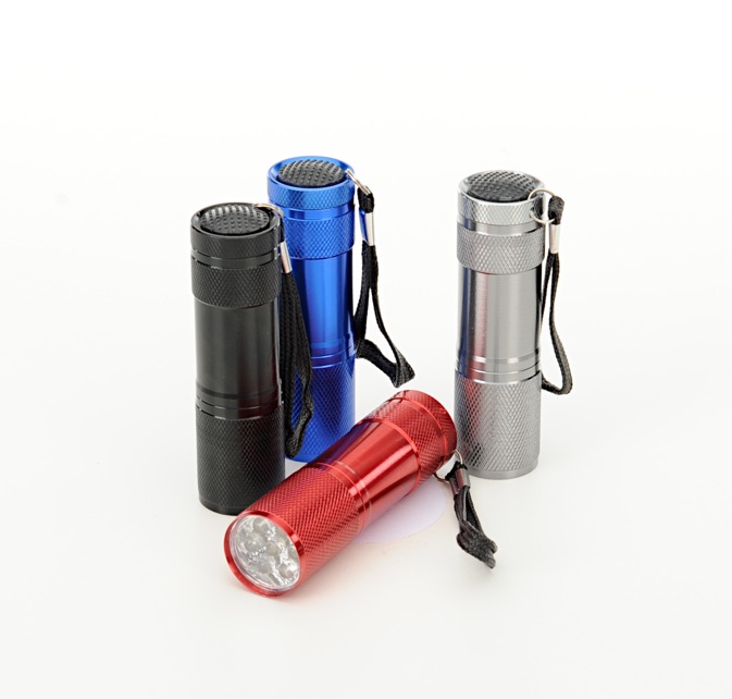 LED Taschenlampe für 3 AAA Batterien