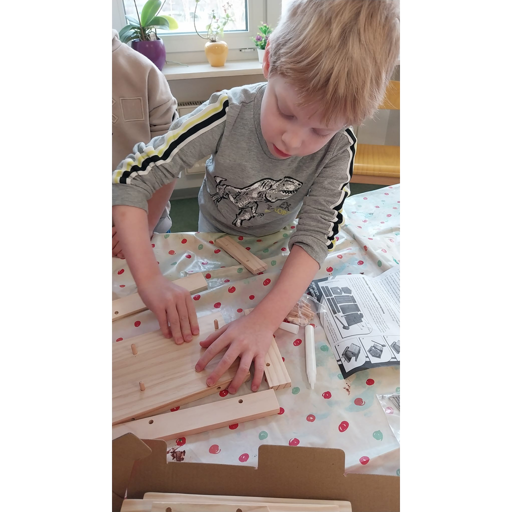 Futterhaus für Vögel – Holz-Bausatz für Kinder Futterhaus für Vögel – Holz-Bausatz für Kinder