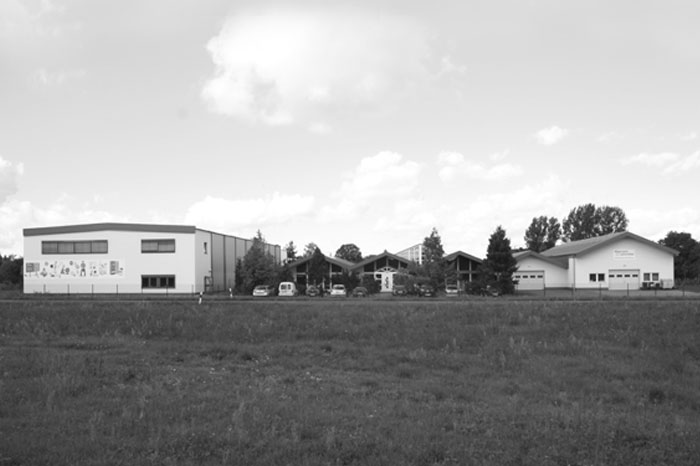 Zur Firmengeschichte altes Firmengebäude von Wiemann Lehrmittel frontale Ansicht