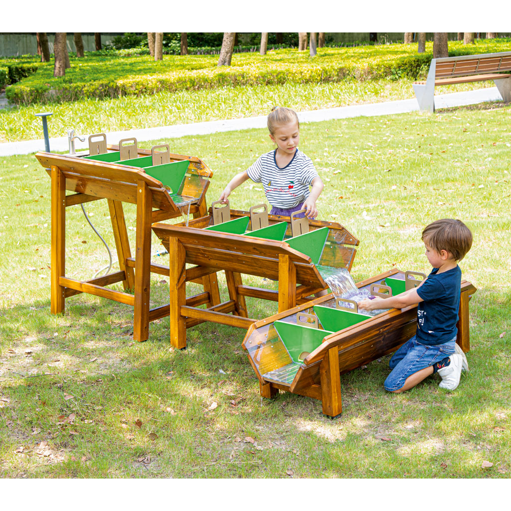 Wasser-Matschanlage "Staudamm" Wasser-Matschanlage "Staudamm"