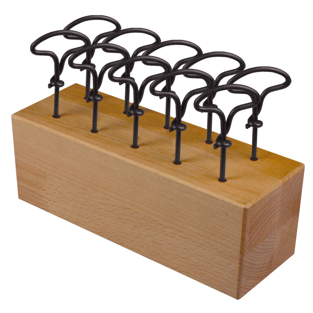 Holzblock mit 10 Nagelbohrern