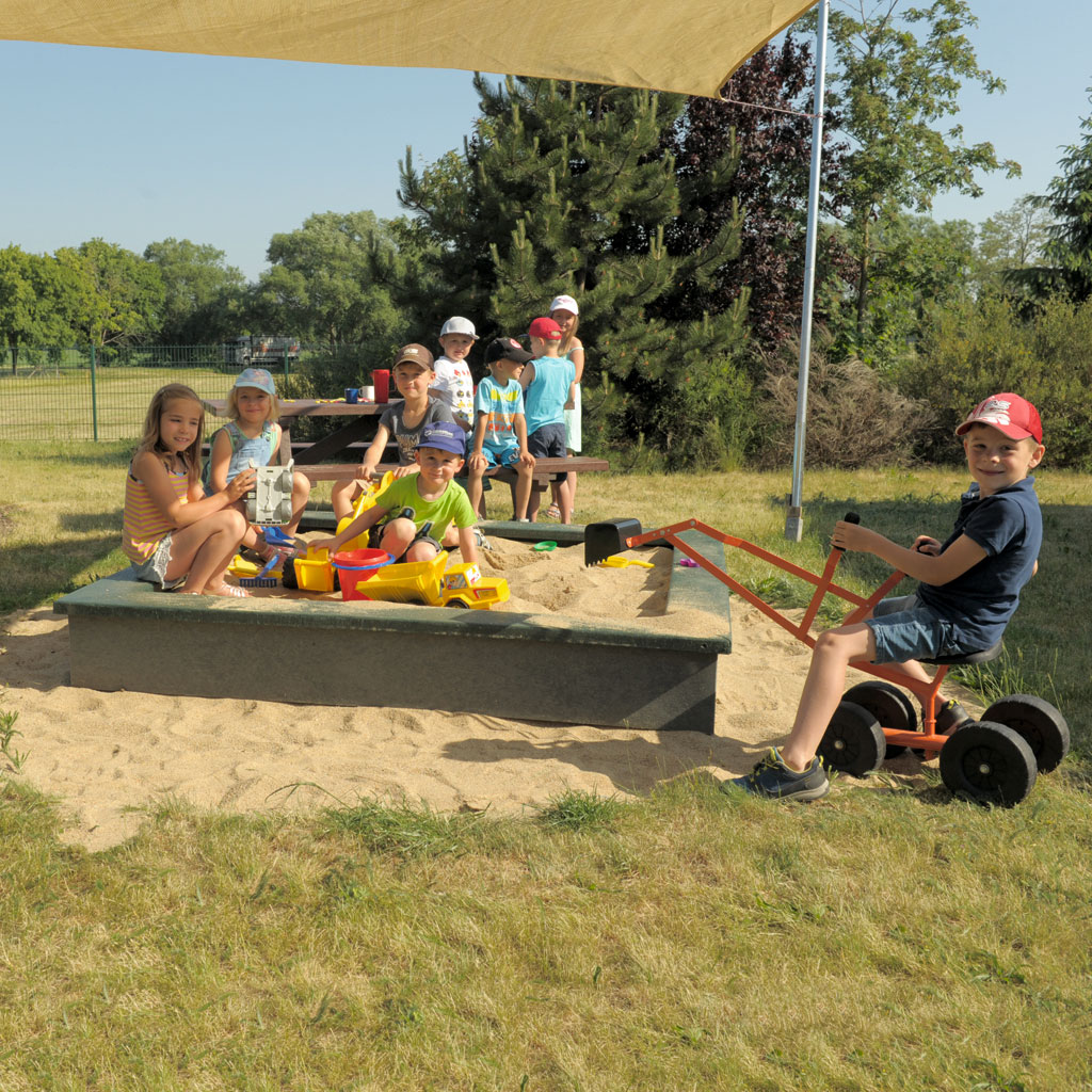 tempm82163-03-recycling-kunststoff-sandkasten-wueste-gruen_personVW75rPdj4bcso Sandkasten Wüste