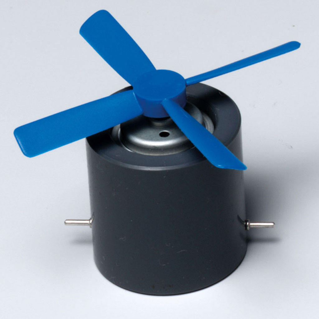 Elektromotor mit Propeller im Block