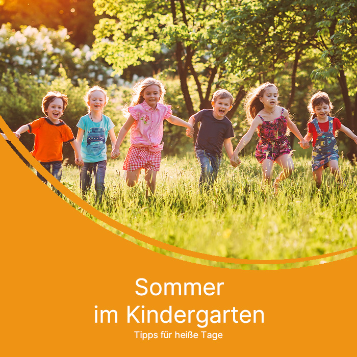 Tipps für den Sommer im Kindergarten Einige Kinder rennen im Sommer über eine Wiese