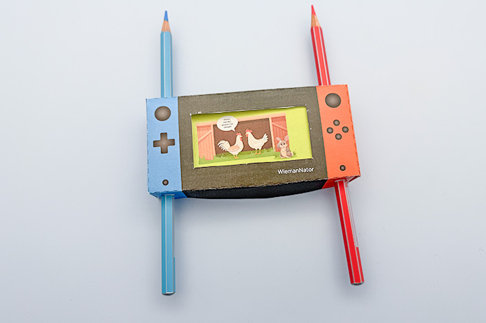 Spielekonsole aus Papier Selbstgebastelte Spielekonsole aus Papier mit Ostergeschichte