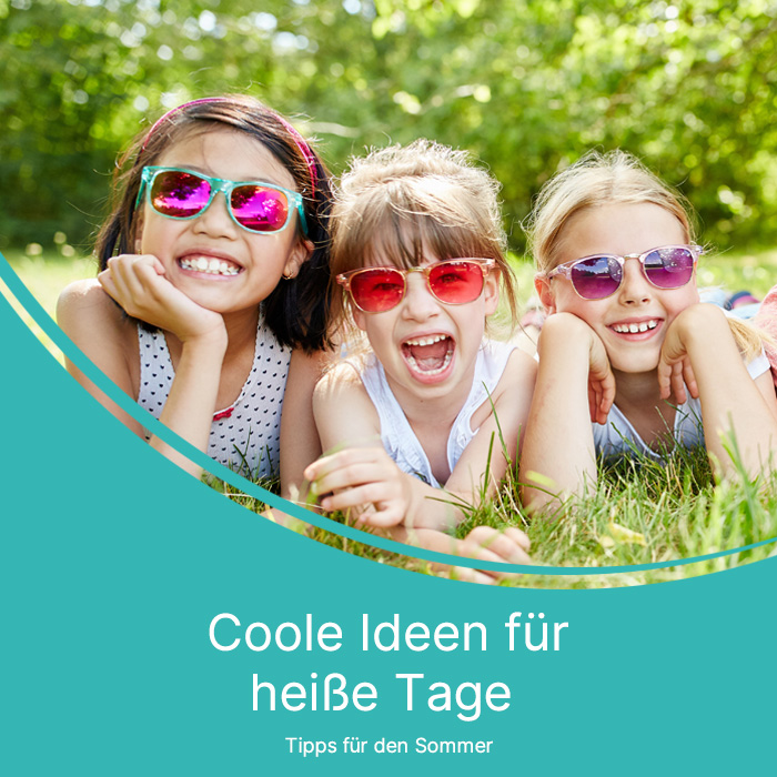 Kinder auf einer Wiese liegend im Sommer mit Sonnenbrillen