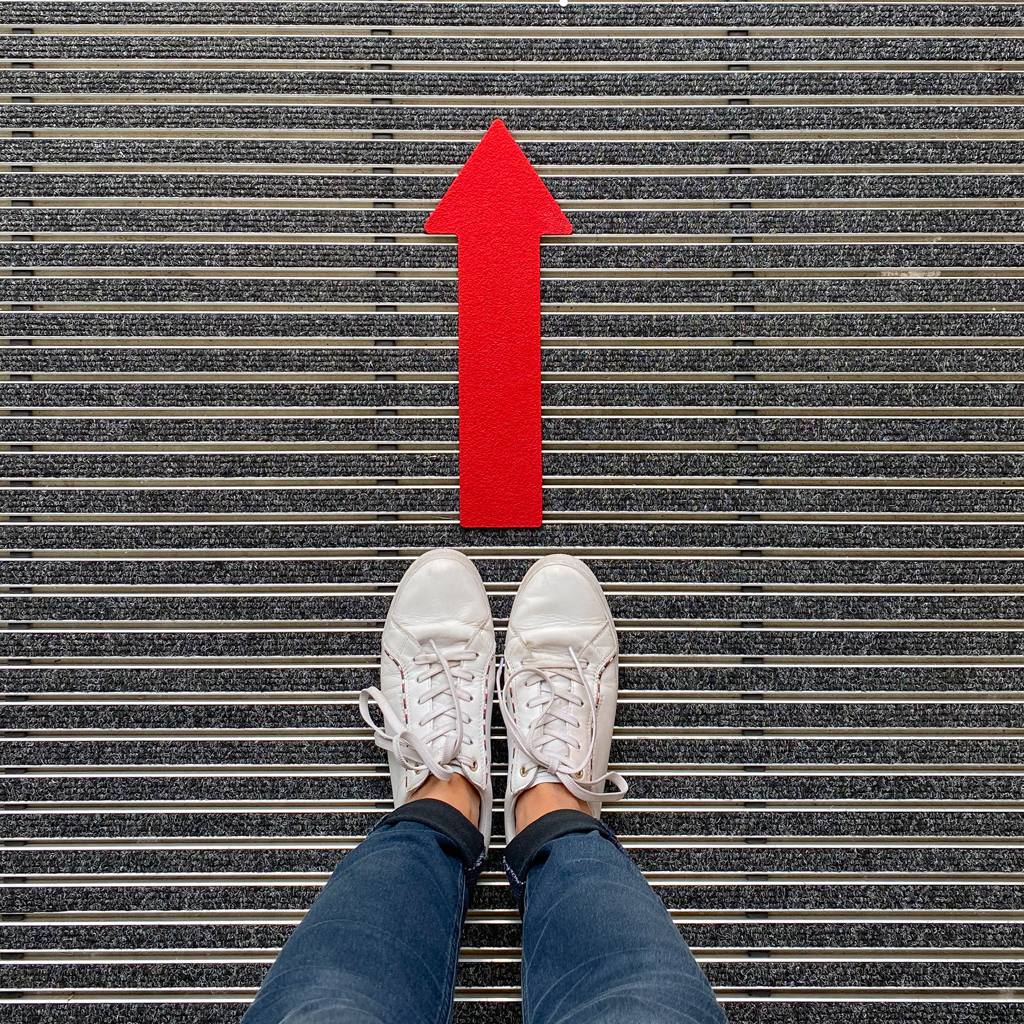 Markierungspfeil für den Fußboden