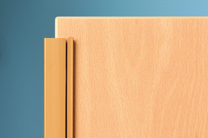 Staublippe an einem Modulus Schrank