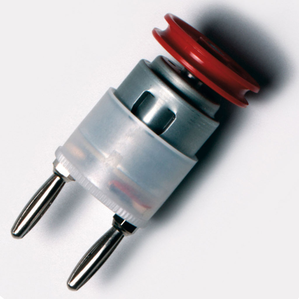 Elektromotor mit Steckerstiften