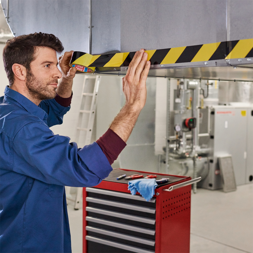 tesa® Markierungsband mit selbstklebenden Flächen