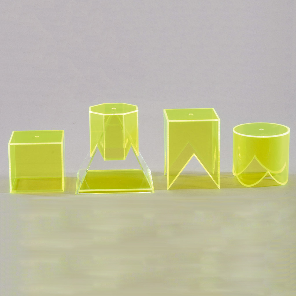 temp30470rbnnFAsGSFJO7 Pyramide mit 4 Aufsteckkörpern