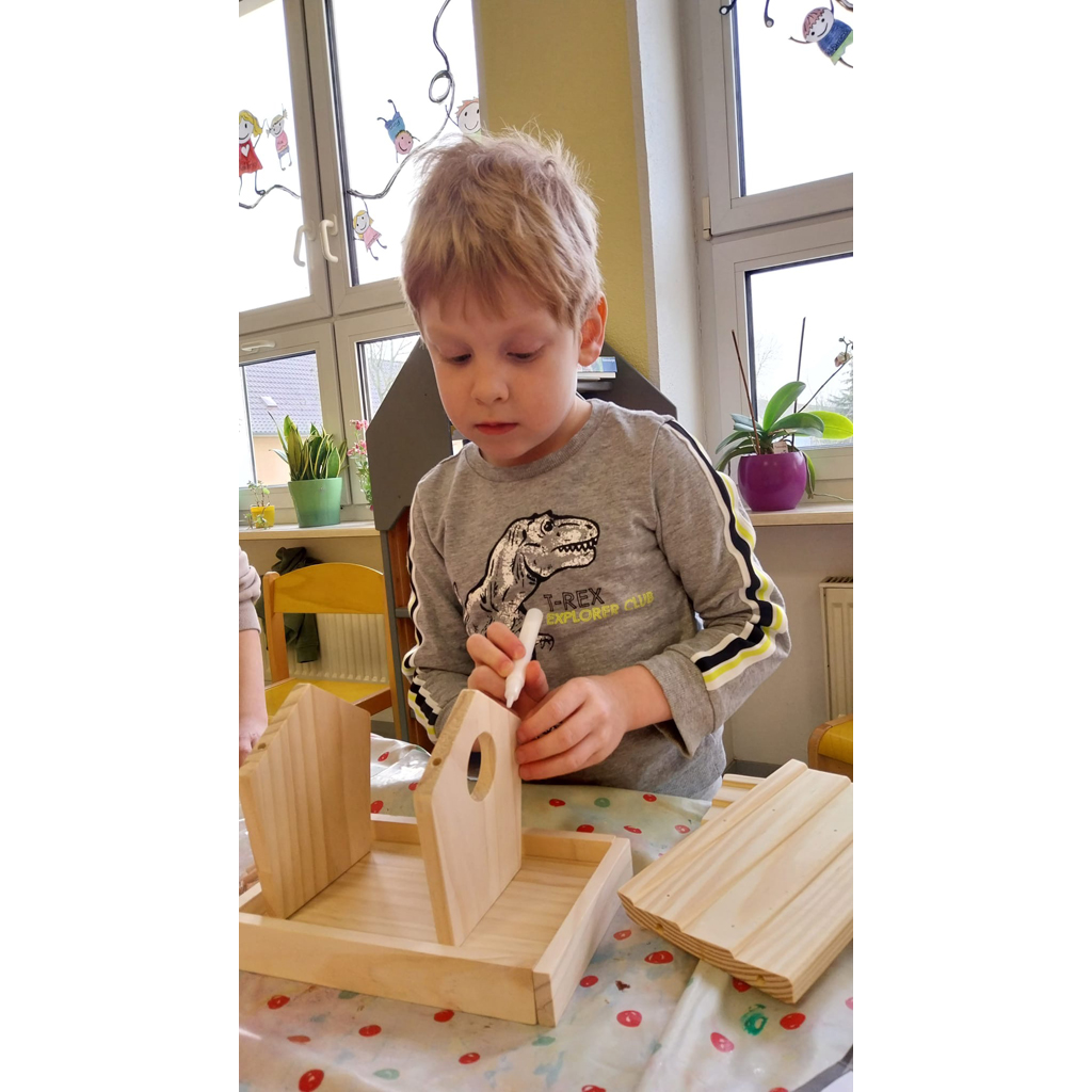 Futterhaus für Vögel – Holz-Bausatz für Kinder Futterhaus für Vögel – Holz-Bausatz für Kinder