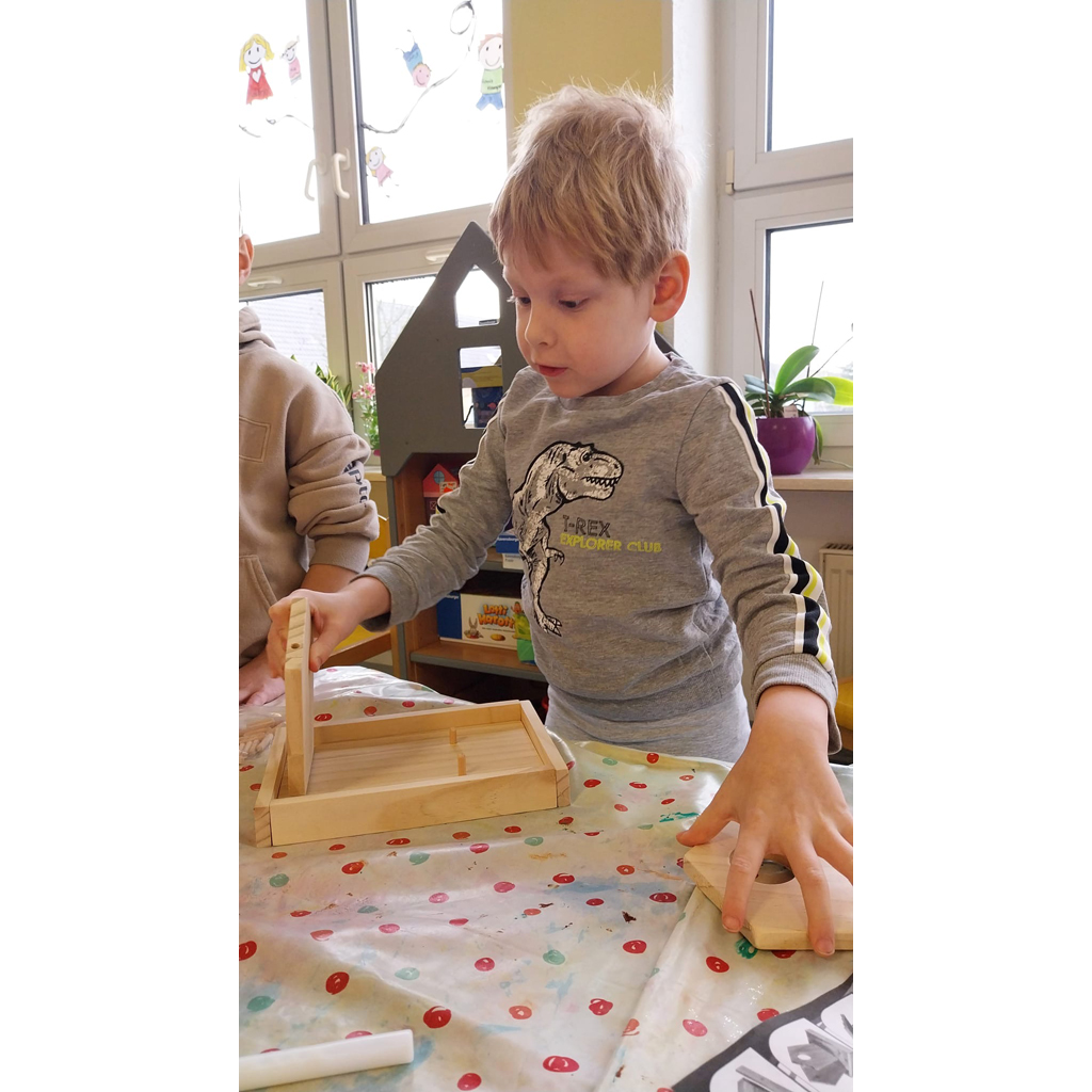 Futterhaus für Vögel – Holz-Bausatz für Kinder Futterhaus für Vögel – Holz-Bausatz für Kinder