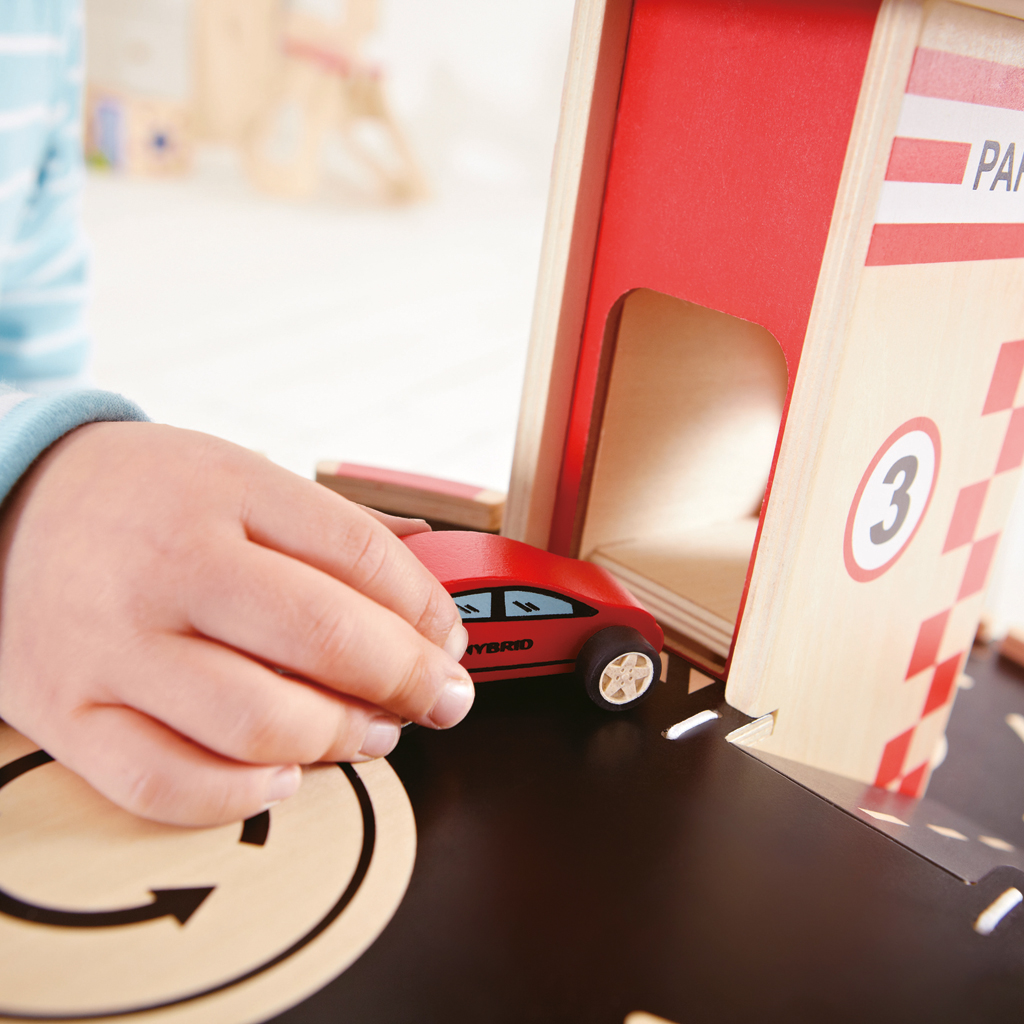 tempparkhaus_wiemann_lehrmittel_80816aJjhGEI3MLNBIt Hochwertiges Holz-Parkhaus für Kinder
