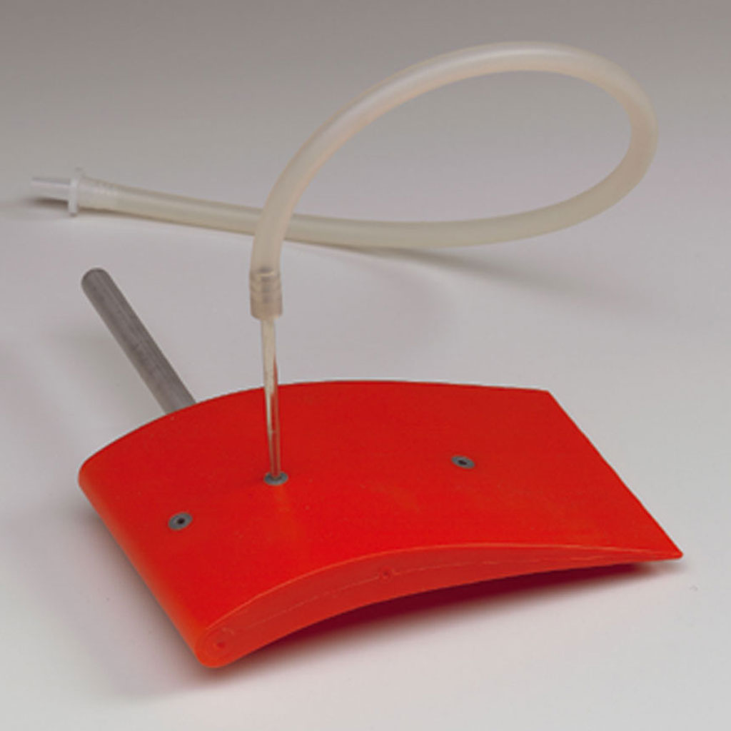 Tragflächenmodell mit Messsonde und Haltestab