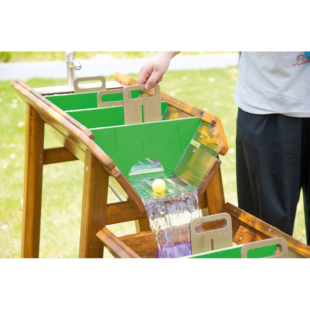 Wasser-Matschanlage "Staudamm" Wasser-Matschanlage "Staudamm"