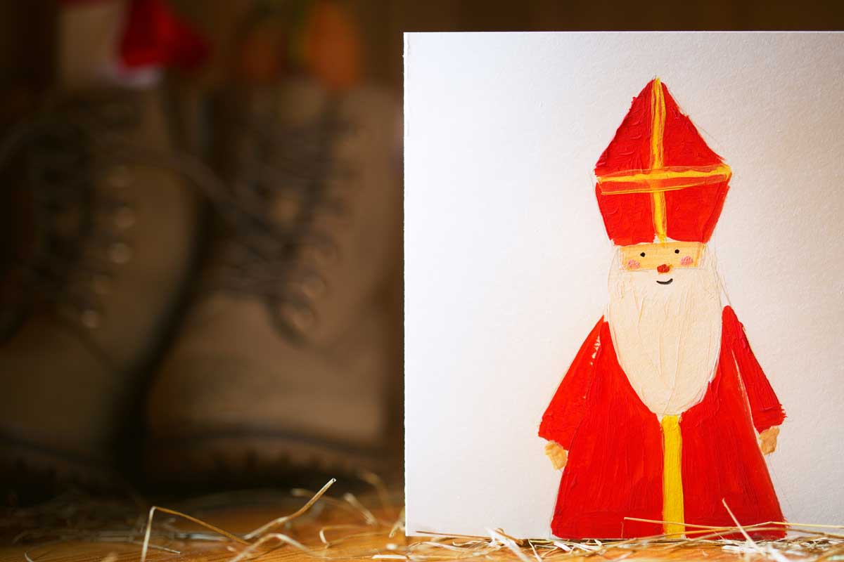 St.-Nikolaus gemalt auf einem weißen Stück Papier