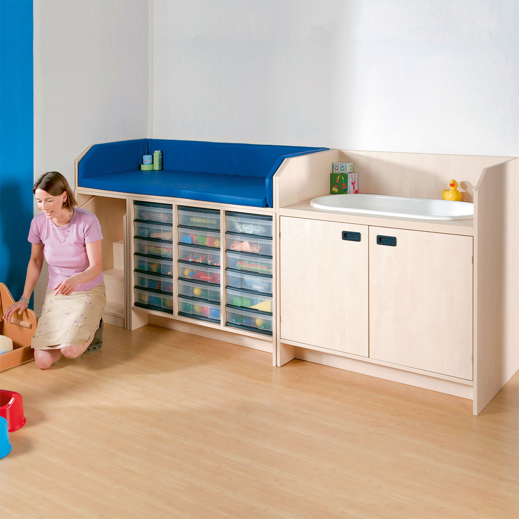 Modulus Wickelanlage mit Babybadewanne, Schranktiefe 70 cm, Treppe links