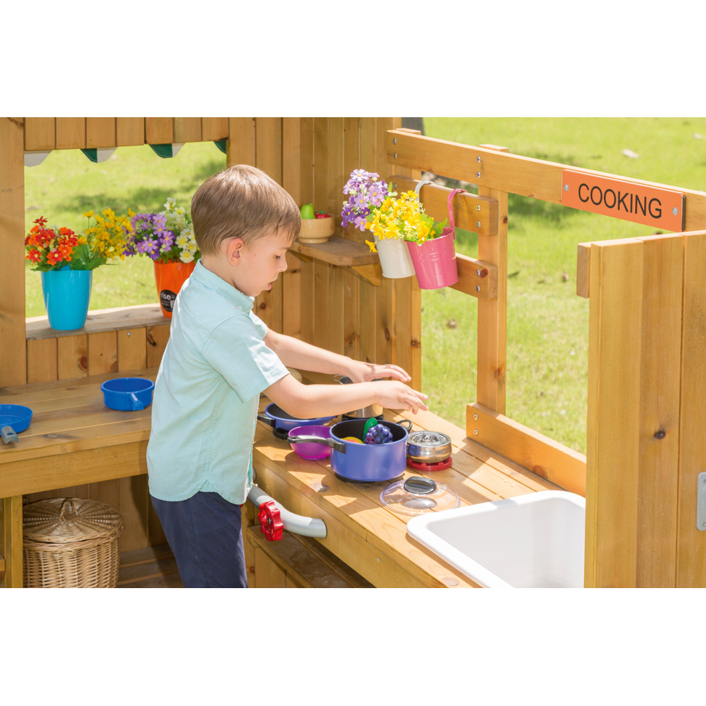Outdoor-Spielküche mit Pumpe