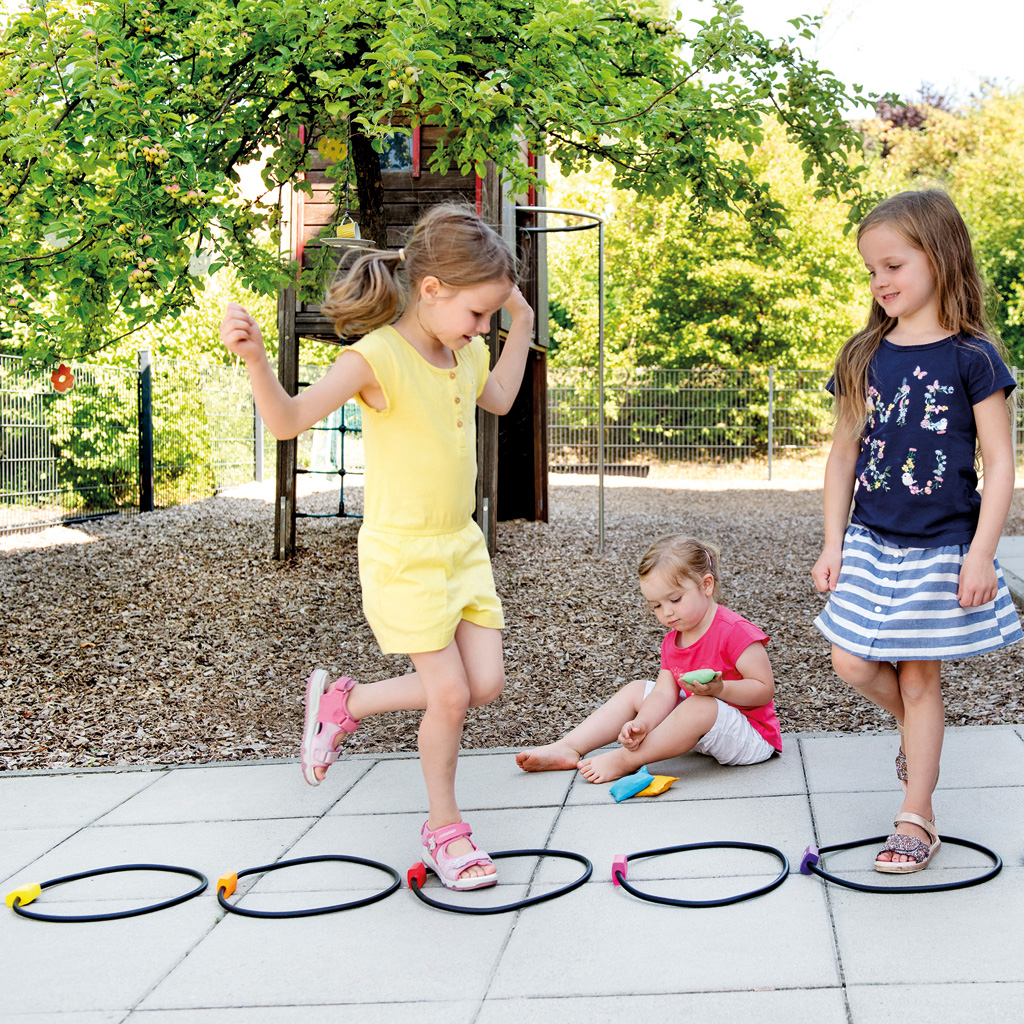 Hüpf- und Wurfspiel Jump & Throw Hüpf- und Wurfspiel Jump & Throw