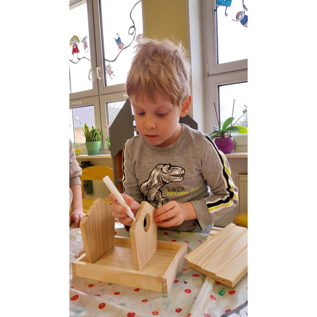 Futterhaus für Vögel – Holz-Bausatz für Kinder Futterhaus für Vögel – Holz-Bausatz für Kinder