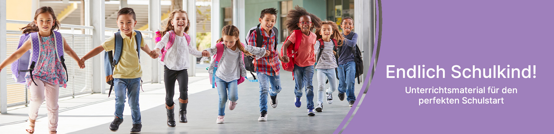 Endlich ein Schulkind! Erstklässler rennen zur Schule