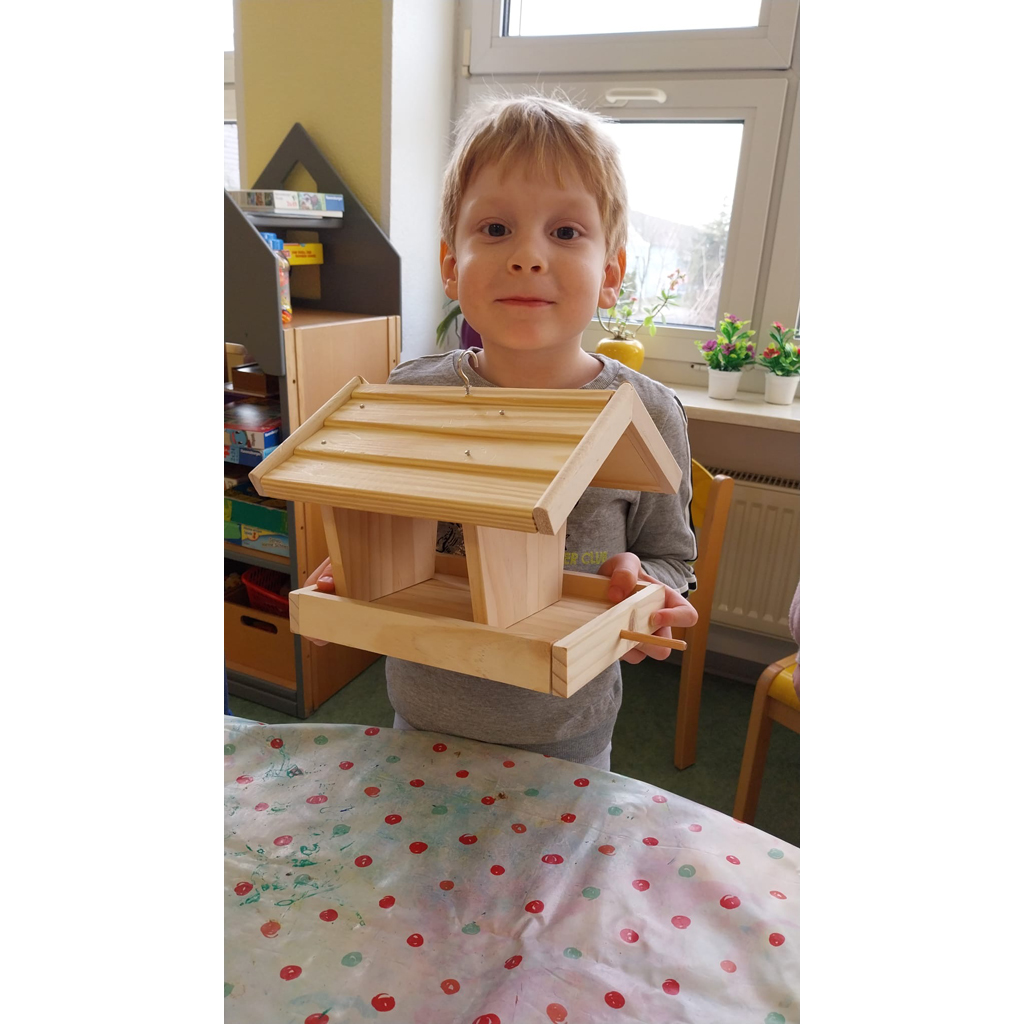 Futterhaus für Vögel – Holz-Bausatz für Kinder Futterhaus für Vögel – Holz-Bausatz für Kinder