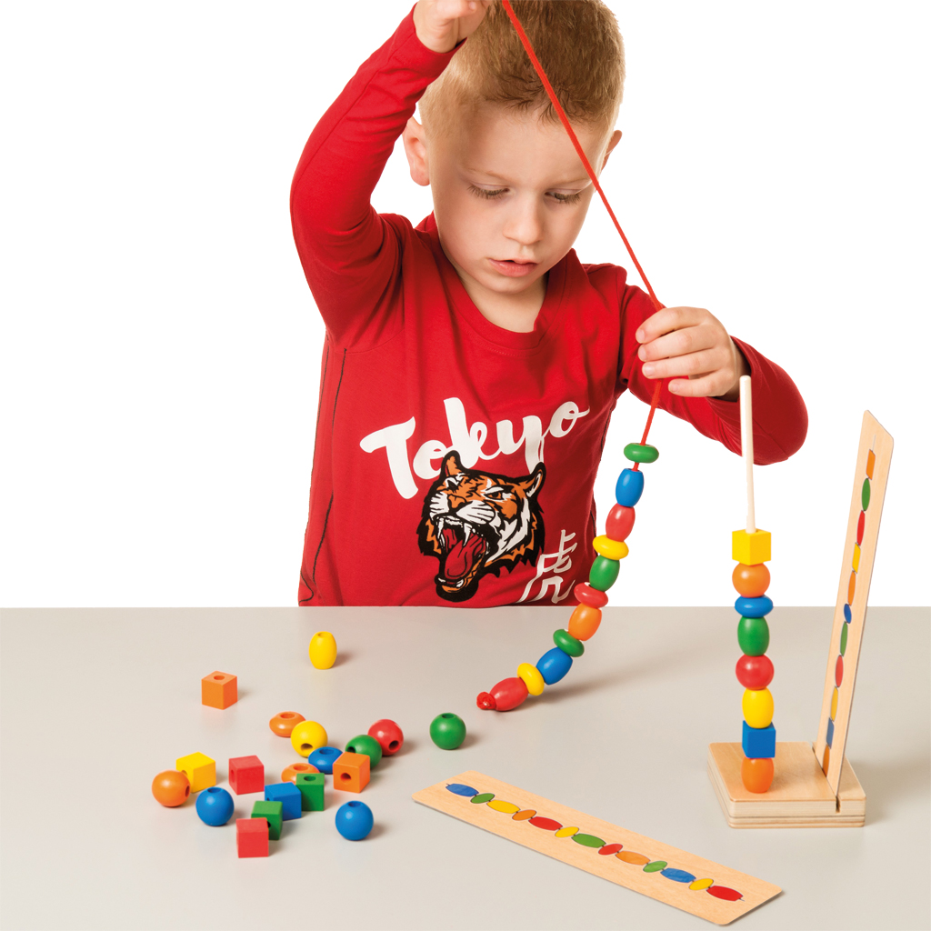 Toys for Life® Sort the beads – Fädelspiel mit Holzperlen Toys for Life® Sort the beads – Fädelspiel mit Holzperlen