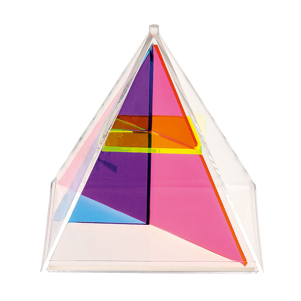 Pyramide mit Horizontal- und Vertikalschnitt