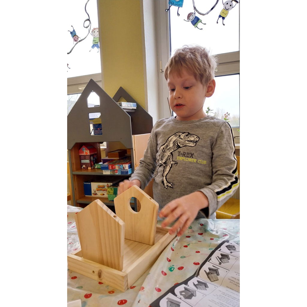 Futterhaus für Vögel – Holz-Bausatz für Kinder Futterhaus für Vögel – Holz-Bausatz für Kinder